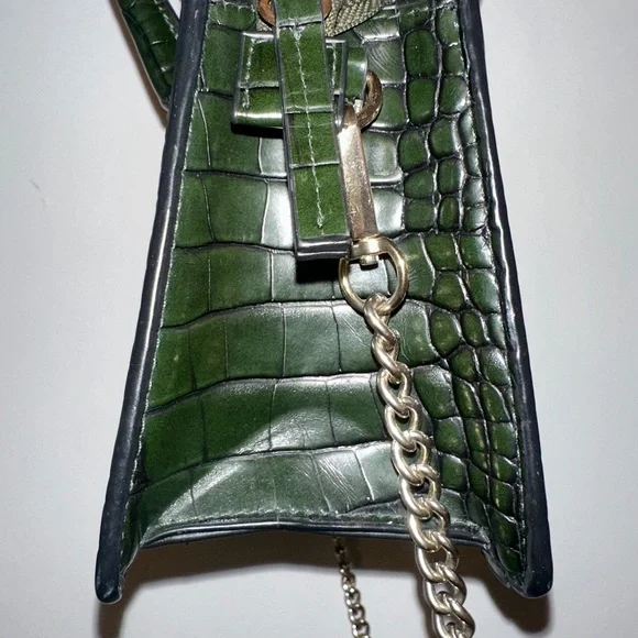 Elegant Dark Green Faux Croc-Embossed Handbag - Picture 7 of 8
